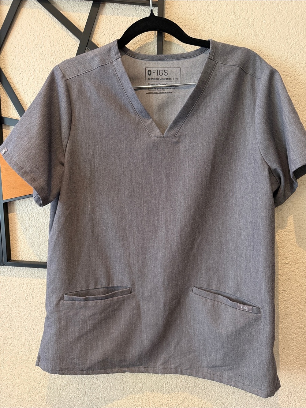 FIGS Men's Gray V-Neck Scrub Top with Patch Pockets